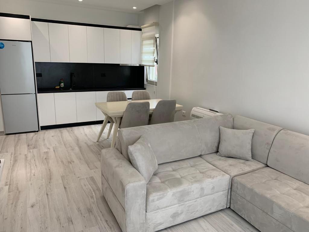 Delfin Apartments Саранда Экстерьер фото